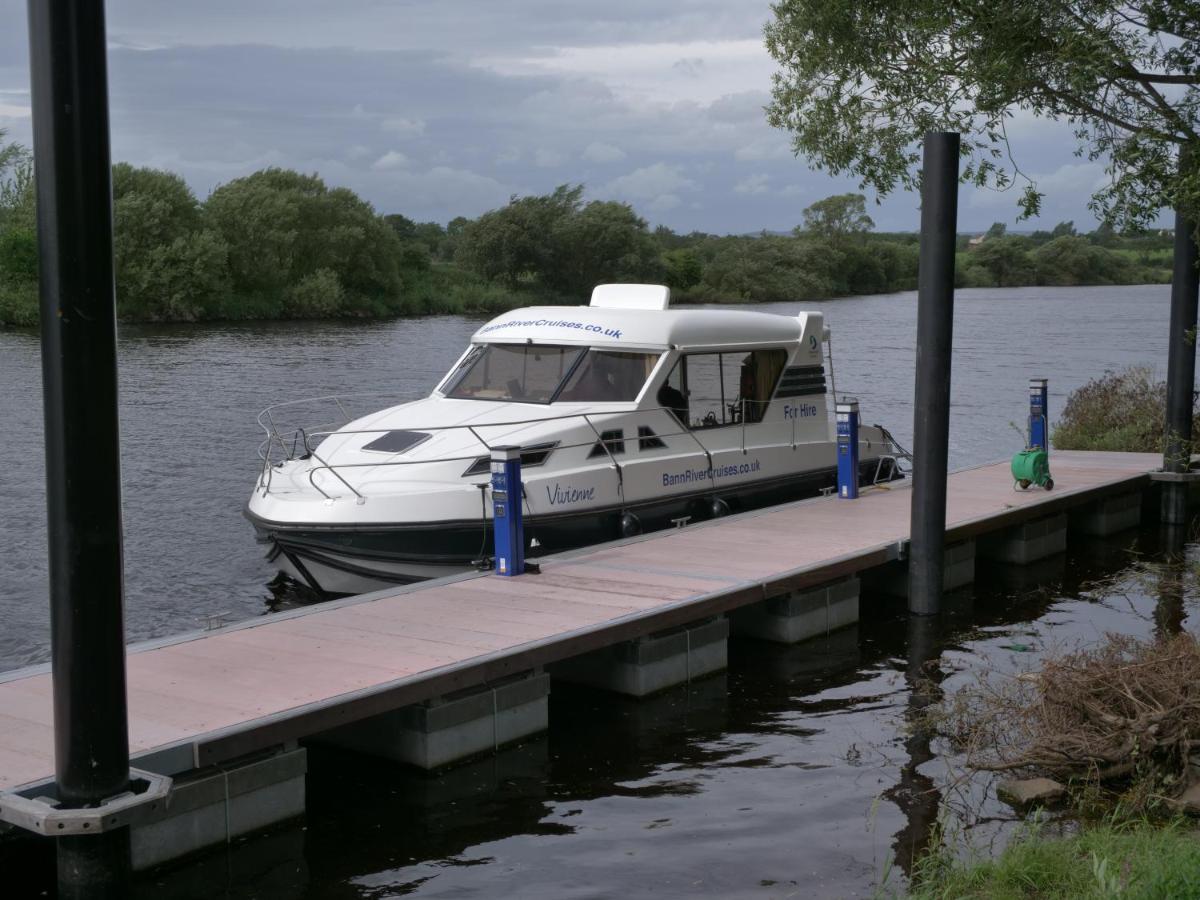 Vivienne Hotell Ballymoney Eksteriør bilde